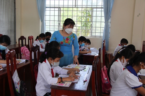 Cả trường chung tay giúp học sinh nghèo - Ảnh 1. Cả trường chung tay giúp học sinh nghèo - Ảnh 1.