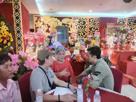 Nghệ sĩ sân khấu vui mừng gặp gỡ, thăm hỏi nhau trong ngày giỗ tổ - Ảnh 5. Nghệ sĩ sân khấu vui mừng gặp gỡ, thăm hỏi nhau trong ngày giỗ tổ - Ảnh 5.