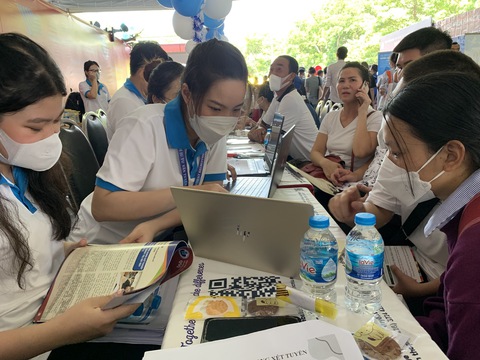 Nhiều thí sinh chưa nộp lệ phí xét tuyển đại học - Ảnh 1. Nhiều thí sinh chưa nộp lệ phí xét tuyển đại học - Ảnh 1.