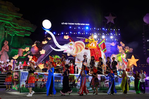 Vui hết cỡ ở lễ hội Trung thu lớn nhất Việt Nam - Ảnh 7. Vui hết cỡ ở lễ hội Trung thu lớn nhất Việt Nam - Ảnh 7.