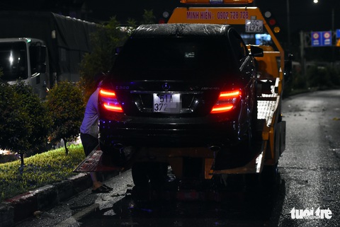 Quốc lộ 51 ngập sâu, giao thông gián đoạn, người dân thâu đêm chắn cửa, tát nước - Ảnh 8. Quốc lộ 51 ngập sâu, giao thông gián đoạn, người dân thâu đêm chắn cửa, tát nước - Ảnh 8.