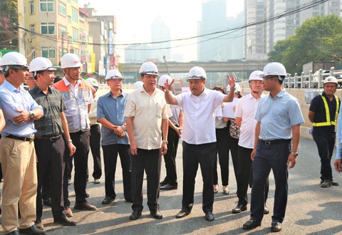 Chủ tịch Hà Nội thị sát, đốc thúc tiến độ 2 công trình giao thông lớn - Ảnh 1. Chủ tịch Hà Nội thị sát, đốc thúc tiến độ 2 công trình giao thông lớn - Ảnh 1.