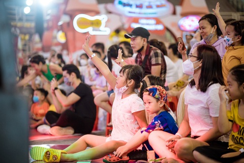 Hơn 55.000 lượt người trải nghiệm ‘Ngày hội sắc màu - Mega Color Event’ - Ảnh 8. Hơn 55.000 lượt người trải nghiệm ‘Ngày hội sắc màu - Mega Color Event’ - Ảnh 8.