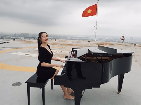 Bất ngờ ái nữ của NSND Tạ Minh Tâm rẽ hướng kinh doanh từ một pianist - Ảnh 1. Bất ngờ ái nữ của NSND Tạ Minh Tâm rẽ hướng kinh doanh từ một pianist - Ảnh 1.