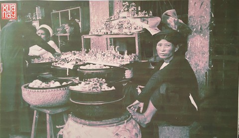 Tết Trung thu, nhớ một thời tranh cãi nặn địa chủ trên bánh nướng hay bánh dẻo - Ảnh 2. Tết Trung thu, nhớ một thời tranh cãi nặn địa chủ trên bánh nướng hay bánh dẻo - Ảnh 2.