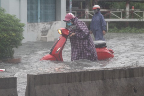 Thời tiết ngày 7-9: Nam Bộ mưa từ sáng, Bắc Bộ mưa to từ đêm nay - Ảnh 1. Thời tiết ngày 7-9: Nam Bộ mưa từ sáng, Bắc Bộ mưa to từ đêm nay - Ảnh 1.