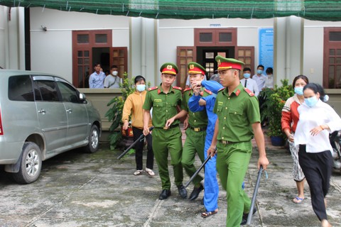 Cựu phó hiệu trưởng dâm ô học sinh ở Tây Ninh lãnh 3 năm tù - Ảnh 1. Cựu phó hiệu trưởng dâm ô học sinh ở Tây Ninh lãnh 3 năm tù - Ảnh 1.