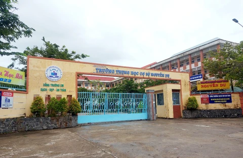 Một thầy giáo ở Kiên Giang đâm chết đồng nghiệp vì nghi ngờ mình bị chia phe, cô lập - Ảnh 1. Một thầy giáo ở Kiên Giang đâm chết đồng nghiệp vì nghi ngờ mình bị chia phe, cô lập - Ảnh 1.