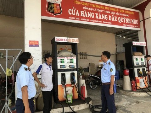 Tạm ngừng bán xăng dầu vì... bệnh(?!) - Ảnh 1. Tạm ngừng bán xăng dầu vì... bệnh(?!) - Ảnh 1.