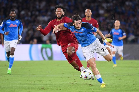 Phòng ngự thảm họa, Liverpool bị Napoli đè bẹp - Ảnh 1. Phòng ngự thảm họa, Liverpool bị Napoli đè bẹp - Ảnh 1.