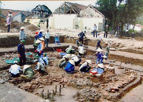 20 năm giải mã Hoàng thành Thăng Long: từ ‘đống gạch vỡ’ tới di sản thế giới - Ảnh 2. 20 năm giải mã Hoàng thành Thăng Long: từ ‘đống gạch vỡ’ tới di sản thế giới - Ảnh 2.