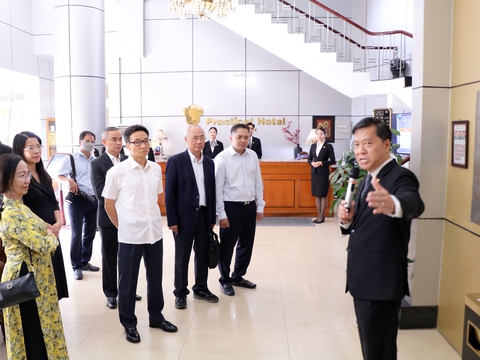 Phó thủ tướng Vũ Đức Đam: Đào tạo từ sơ cấp đến sau đại học, vì sao nhân lực du lịch vẫn thiếu? - Ảnh 2. Phó thủ tướng Vũ Đức Đam: Đào tạo từ sơ cấp đến sau đại học, vì sao nhân lực du lịch vẫn thiếu? - Ảnh 2.