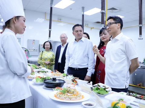 Phó thủ tướng Vũ Đức Đam: Đào tạo từ sơ cấp đến sau đại học, vì sao nhân lực du lịch vẫn thiếu? - Ảnh 1. Phó thủ tướng Vũ Đức Đam: Đào tạo từ sơ cấp đến sau đại học, vì sao nhân lực du lịch vẫn thiếu? - Ảnh 1.