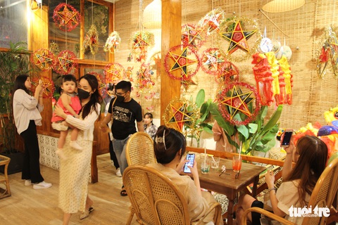 Trở về tuổi thơ trong những... quán cà phê - Ảnh 6. Trở về tuổi thơ trong những... quán cà phê - Ảnh 6.