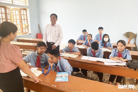 Đối thoại với phụ huynh vụ phản đối sáp nhập trường - Ảnh 1. Đối thoại với phụ huynh vụ phản đối sáp nhập trường - Ảnh 1.