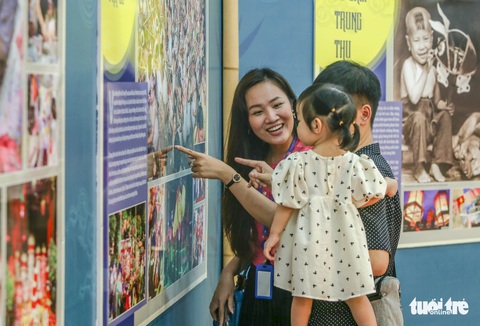 Trung thu này, ăn bánh bò, bún mắm, bánh tét giữa lòng Hà Nội - Ảnh 1. Trung thu này, ăn bánh bò, bún mắm, bánh tét giữa lòng Hà Nội - Ảnh 1.