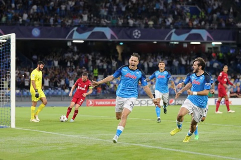 Phòng ngự thảm họa, Liverpool bị Napoli đè bẹp - Ảnh 2. Phòng ngự thảm họa, Liverpool bị Napoli đè bẹp - Ảnh 2.