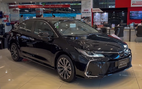 Sedan cỡ C giảm giá hàng chục triệu đồng tại Việt Nam: Vua doanh số cũng phải kích cầu - Ảnh 2. Sedan cỡ C giảm giá hàng chục triệu đồng tại Việt Nam: Vua doanh số cũng phải kích cầu - Ảnh 2.