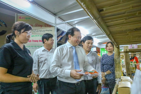 Đồng Tháp mang hàng trăm sản vật quê hương ra Hà Nội - Ảnh 4. Đồng Tháp mang hàng trăm sản vật quê hương ra Hà Nội - Ảnh 4.