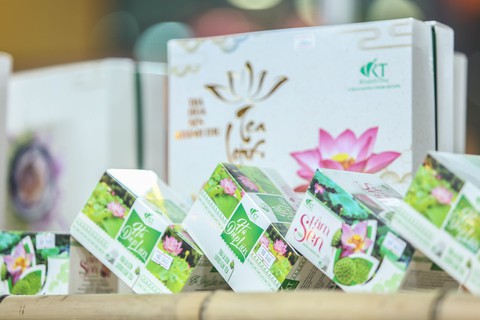 Đồng Tháp mang hàng trăm sản vật quê hương ra Hà Nội - Ảnh 2. Đồng Tháp mang hàng trăm sản vật quê hương ra Hà Nội - Ảnh 2.