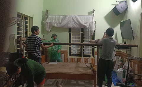 Mưa lớn kéo dài, nhiều người dân chạy lũ ở Ninh Bình - Ảnh 3. Mưa lớn kéo dài, nhiều người dân chạy lũ ở Ninh Bình - Ảnh 3.