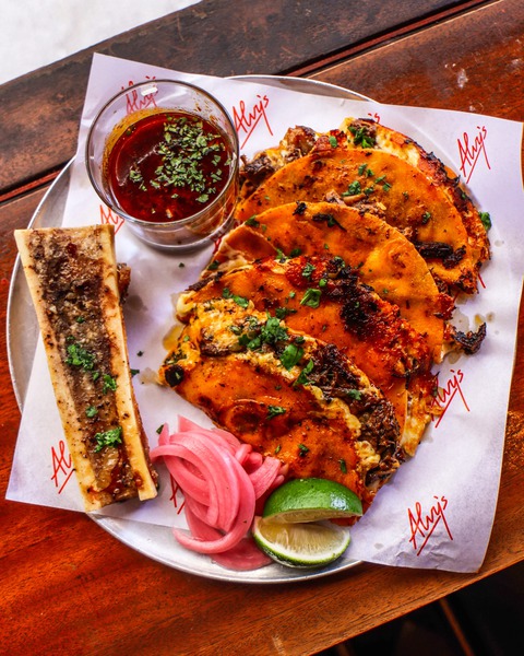 Sau pho đến banh mi vào từ điển Merriam-Webster của Mỹ - Ảnh 4. Sau pho đến banh mi vào từ điển Merriam-Webster của Mỹ - Ảnh 4.