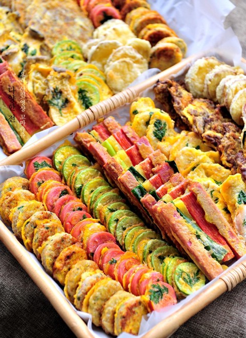 Sườn om, bánh Jeon, rau trộn gia vị... trên mâm cơm Trung thu của người Hàn - Ảnh 3. Sườn om, bánh Jeon, rau trộn gia vị... trên mâm cơm Trung thu của người Hàn - Ảnh 3.