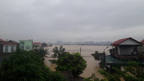 Mưa lớn kéo dài, nhiều người dân chạy lũ ở Ninh Bình - Ảnh 4. Mưa lớn kéo dài, nhiều người dân chạy lũ ở Ninh Bình - Ảnh 4.