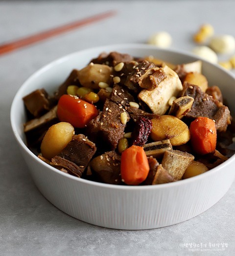 Sườn om, bánh Jeon, rau trộn gia vị... trên mâm cơm Trung thu của người Hàn - Ảnh 4. Sườn om, bánh Jeon, rau trộn gia vị... trên mâm cơm Trung thu của người Hàn - Ảnh 4.