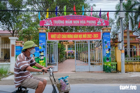 Phản đối nhà máy xử lý rác thải, hàng trăm học sinh không đến trường trong nhiều ngày - Ảnh 1. Phản đối nhà máy xử lý rác thải, hàng trăm học sinh không đến trường trong nhiều ngày - Ảnh 1.