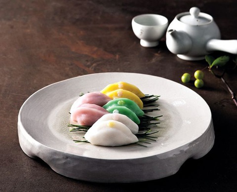 Sườn om, bánh Jeon, rau trộn gia vị... trên mâm cơm Trung thu của người Hàn - Ảnh 2. Sườn om, bánh Jeon, rau trộn gia vị... trên mâm cơm Trung thu của người Hàn - Ảnh 2.