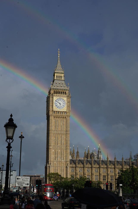 Cầu vồng kép xuất hiện ở London trong giờ phút Nữ hoàng Elizabeth II băng hà - Ảnh 3. Cầu vồng kép xuất hiện ở London trong giờ phút Nữ hoàng Elizabeth II băng hà - Ảnh 3.