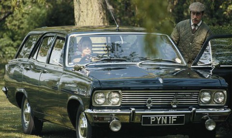 Bộ sưu tập xe của Nữ hoàng Elizabeth II: 30 chiếc gần như toàn gốc Anh, đích thân bà lái nhiều xe - Ảnh 8. Bộ sưu tập xe của Nữ hoàng Elizabeth II: 30 chiếc gần như toàn gốc Anh, đích thân bà lái nhiều xe - Ảnh 8.