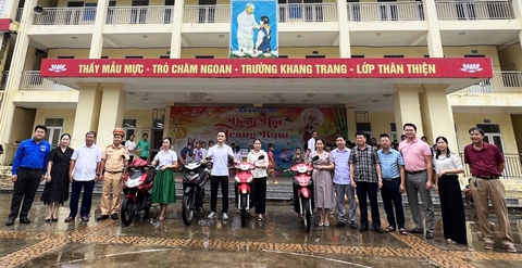 Hạ Long dành tặng 7 xe máy cho giáo viên ở các xã vùng cao - Ảnh 1. Hạ Long dành tặng 7 xe máy cho giáo viên ở các xã vùng cao - Ảnh 1.