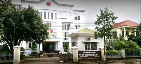 Cán bộ thuế ghi khống hóa đơn cho em gái, cả hai cùng bị bắt - Ảnh 1. Cán bộ thuế ghi khống hóa đơn cho em gái, cả hai cùng bị bắt - Ảnh 1.