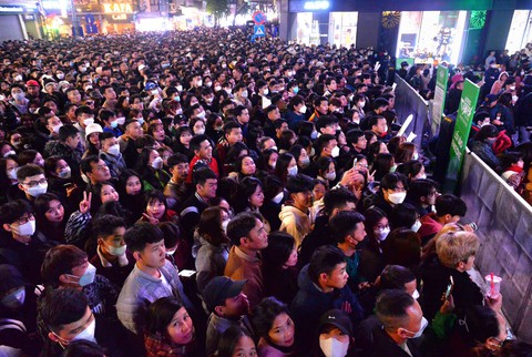 Rộn ràng pháo hoa chào đón năm mới 2023 - Ảnh 12. Rộn ràng pháo hoa chào đón năm mới 2023 - Ảnh 12.