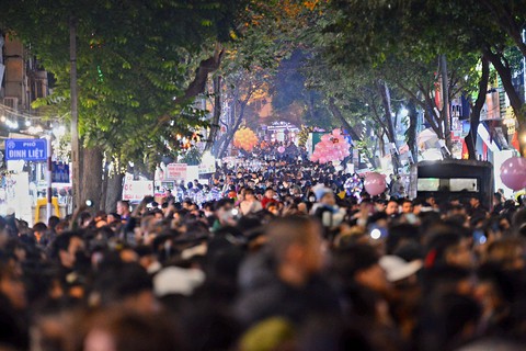 Rộn ràng pháo hoa chào đón năm mới 2023 - Ảnh 8. Rộn ràng pháo hoa chào đón năm mới 2023 - Ảnh 8.