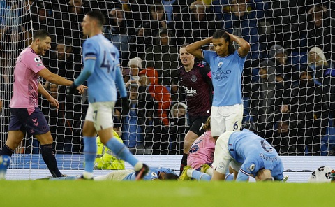 Man City hòa Everton, Man United tạm vào top 4 - Ảnh 2. Man City hòa Everton, Man United tạm vào top 4 - Ảnh 2.