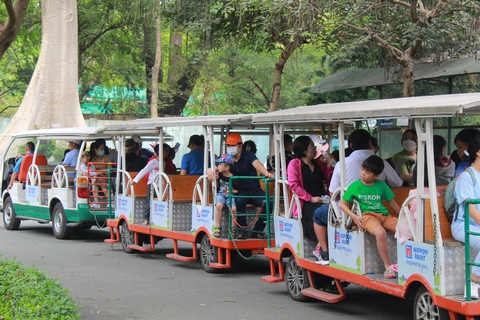 Người dân đổ về Thảo cầm viên đông nghẹt dịp Tết dương lịch - Ảnh 5. Người dân đổ về Thảo cầm viên đông nghẹt dịp Tết dương lịch - Ảnh 5.
