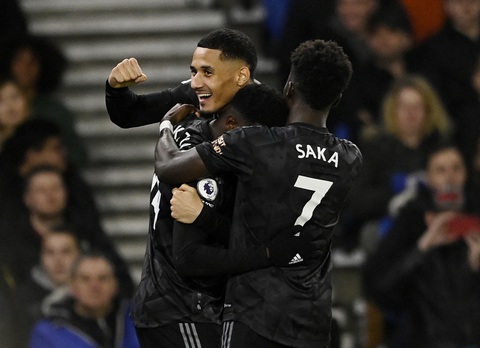 Đánh bại Brighton 4-2, Arsenal bỏ xa M.C đến 7 điểm - Ảnh 2. Đánh bại Brighton 4-2, Arsenal bỏ xa M.C đến 7 điểm - Ảnh 2.