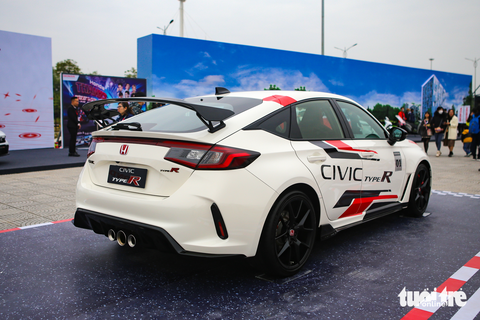 Người Việt phải mua Honda Civic Type R giá gấp 3 lần bản thường - Ảnh 5. Người Việt phải mua Honda Civic Type R giá gấp 3 lần bản thường - Ảnh 5.