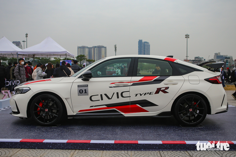 Người Việt phải mua Honda Civic Type R giá gấp 3 lần bản thường - Ảnh 6. Người Việt phải mua Honda Civic Type R giá gấp 3 lần bản thường - Ảnh 6.