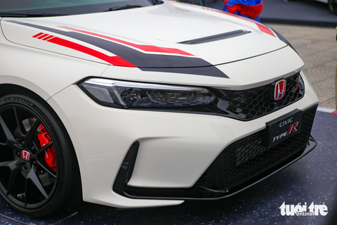 Người Việt phải mua Honda Civic Type R giá gấp 3 lần bản thường - Ảnh 7. Người Việt phải mua Honda Civic Type R giá gấp 3 lần bản thường - Ảnh 7.