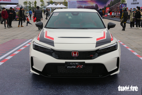 Người Việt phải mua Honda Civic Type R giá gấp 3 lần bản thường - Ảnh 9. Người Việt phải mua Honda Civic Type R giá gấp 3 lần bản thường - Ảnh 9.