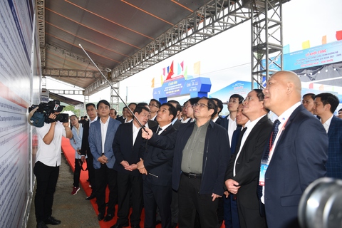 Khởi công 12 dự án thành phần xây dựng cao tốc Bắc - Nam phía Đông - Ảnh 1. Khởi công 12 dự án thành phần xây dựng cao tốc Bắc - Nam phía Đông - Ảnh 1.