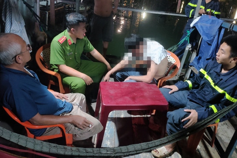 Cứu thanh niên nhảy cầu Đồng Nai chiều tối đầu năm dương lịch - Ảnh 1. Cứu thanh niên nhảy cầu Đồng Nai chiều tối đầu năm dương lịch - Ảnh 1.