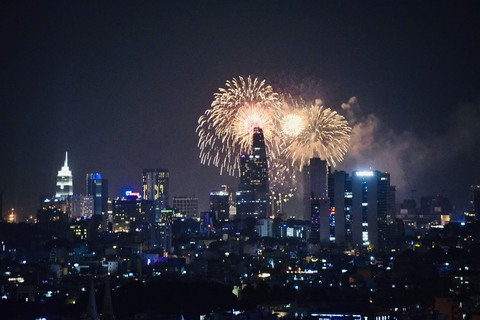 Rộn ràng pháo hoa chào đón năm mới 2023 - Ảnh 3. Rộn ràng pháo hoa chào đón năm mới 2023 - Ảnh 3.