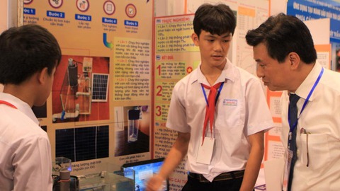 Trò chuyện cùng thầy giáo Việt làm giám khảo thi khoa học quốc tế - Ảnh 1. Trò chuyện cùng thầy giáo Việt làm giám khảo thi khoa học quốc tế - Ảnh 1.