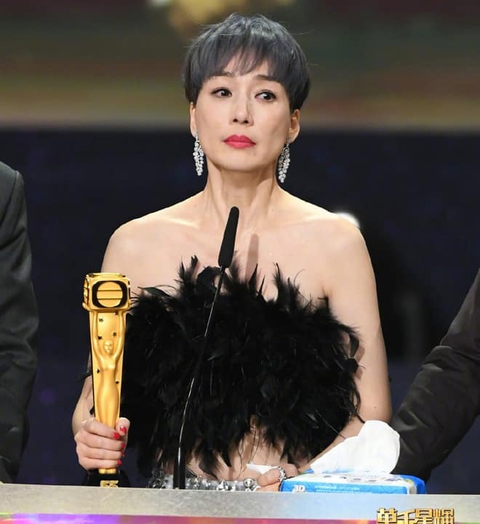 Bị ‘bo bo xì nhiều năm liền, TVB lấy lòng khán giả tại Lễ trao giải TVB 2022 - Ảnh 4. Bị ‘bo bo xì nhiều năm liền, TVB lấy lòng khán giả tại Lễ trao giải TVB 2022 - Ảnh 4.