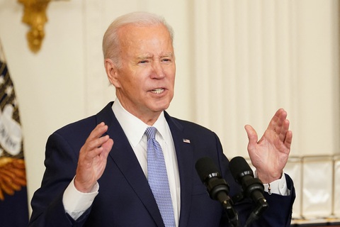 Ông Biden giữ tài liệu mật, ông Trump liền đòi FBI khám xét - Ảnh 1. Ông Biden giữ tài liệu mật, ông Trump liền đòi FBI khám xét - Ảnh 1.